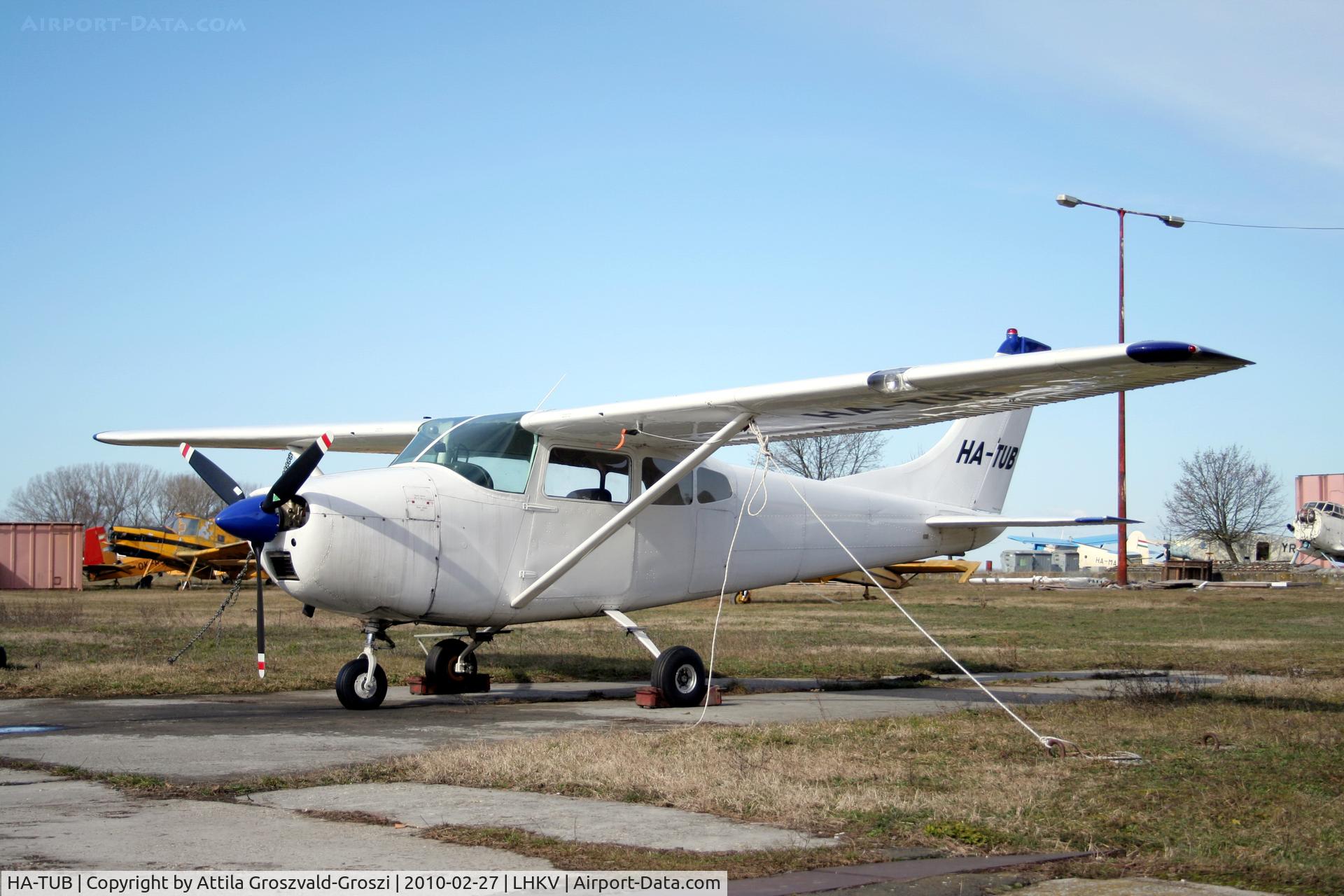 HA-TUB, 1961 Cessna 182D Skylane C/N 18253201, Hungary-Kaposújlak airport.