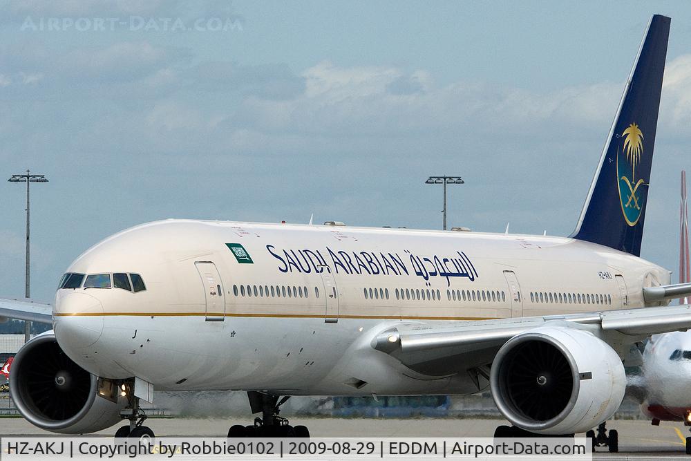 HZ-AKJ, 1998 Boeing 777-268/ER C/N 28353, great plane! :-)