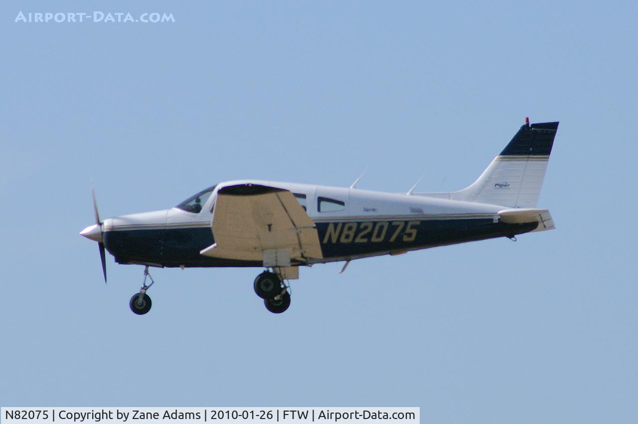 N82075, 1982 Piper PA-28-161 C/N 28-8216158, At Fort Worth Meacham Field