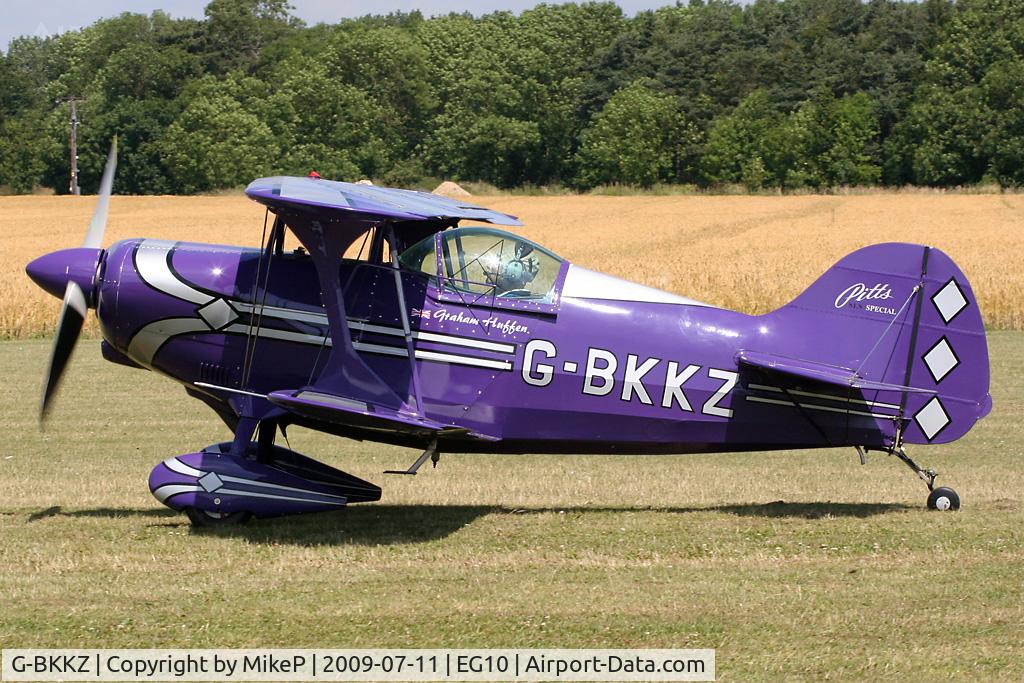 G-BKKZ, 2000 Pitts S-1S Special C/N PFA 009-10525, Taxiing out for departure.