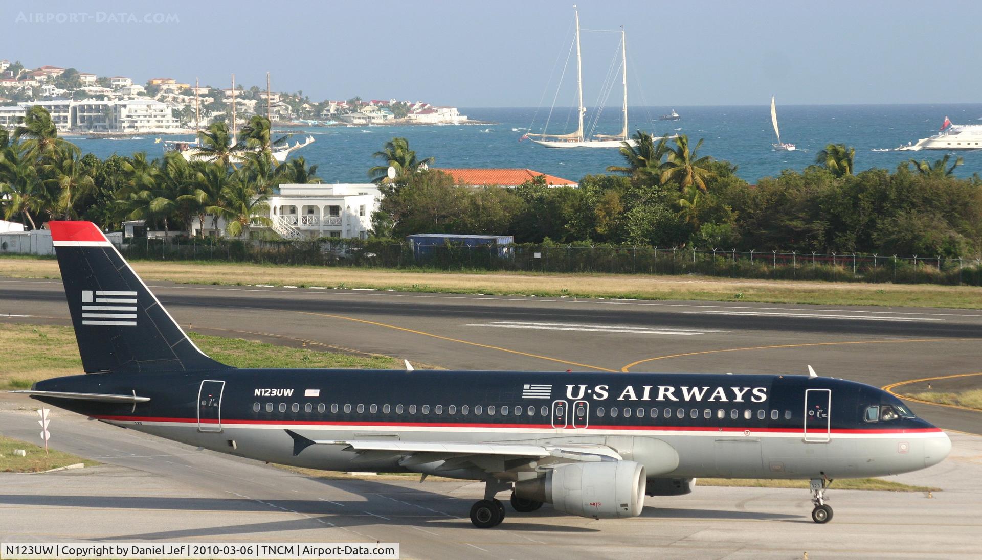 N123UW, 2000 Airbus A320-214 C/N 1310, US airways taxing via the bypass to Alpha for take off