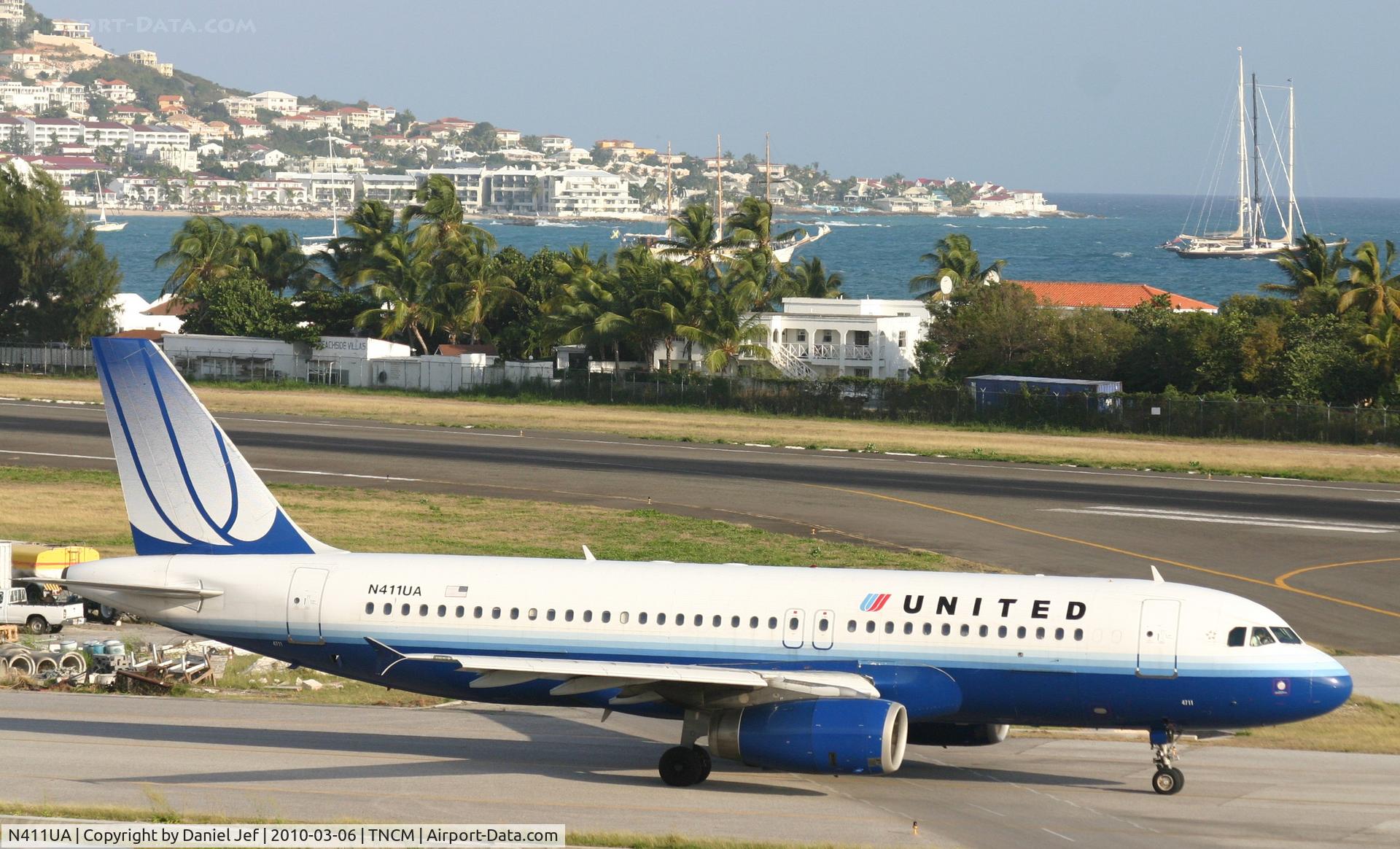 N411UA, 1994 Airbus A320-232 C/N 464, United N411UA taxing to alpha for take off