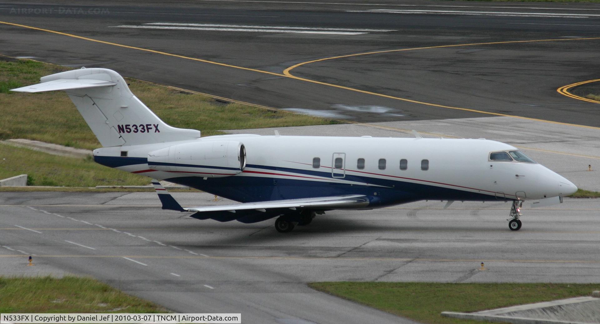 N533FX, 2007 Bombardier Challenger 300 (BD-100-1A10) C/N 20160, N533FX taxing to alpha