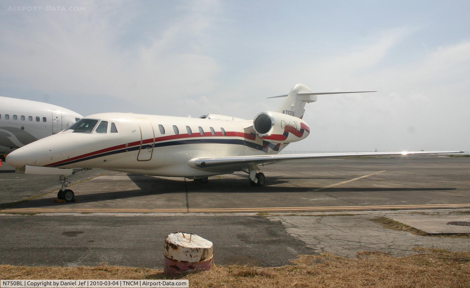 N750BL, 2002 Cessna 750 Citation X C/N 750-0178, N750BL park at the general aviation ramp at TNCM