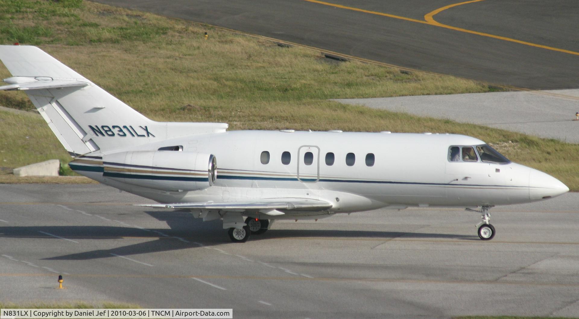 N831LX, 2000 Raytheon Hawker 800XP C/N 258510, N831LX taxing to alpha at TNCM