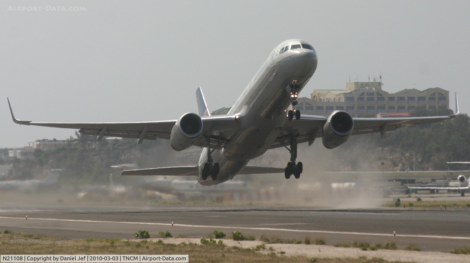 N21108, 1994 Boeing 757-224 C/N 27298, Continental N21108 departing TNCM runway 10
