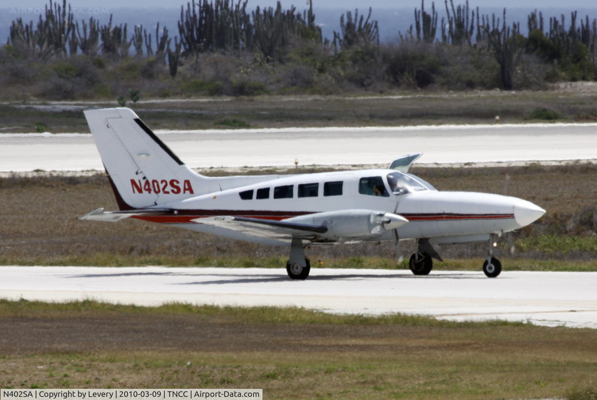 N402SA, Cessna 402C C/N 402C0623, Taxing to parking area.