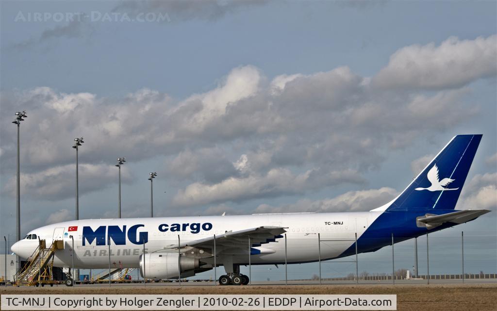 TC-MNJ, 1980 Airbus A300B4-203(F) C/N 123, Waiting for the sunday-evening shift....