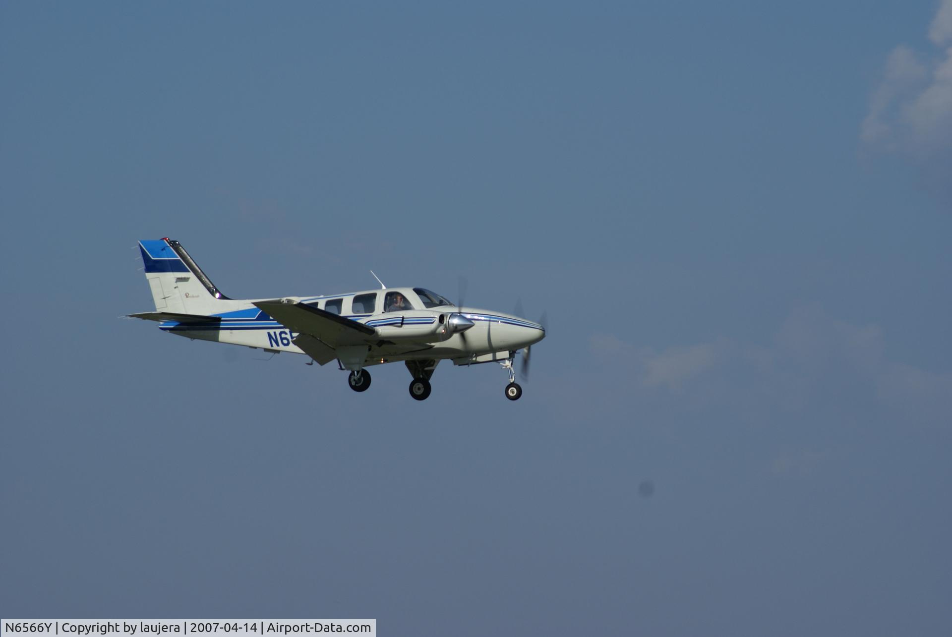 N6566Y, 1982 Beech 58P Baron C/N TJ-427, saturday 14 avril 2007 15:58 Basle