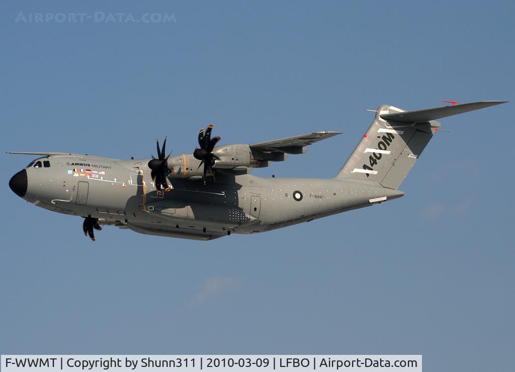 F-WWMT, 2009 Airbus A400M Atlas C/N 001, Passing above rwy 32L...
