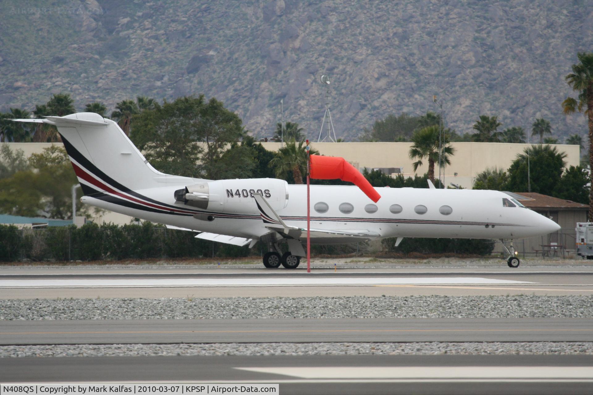 N408QS, 1997 Gulfstream Aerospace G-IV C/N 1308, Net Jets G-IV N408QS taxiway Whiskey KPSP.