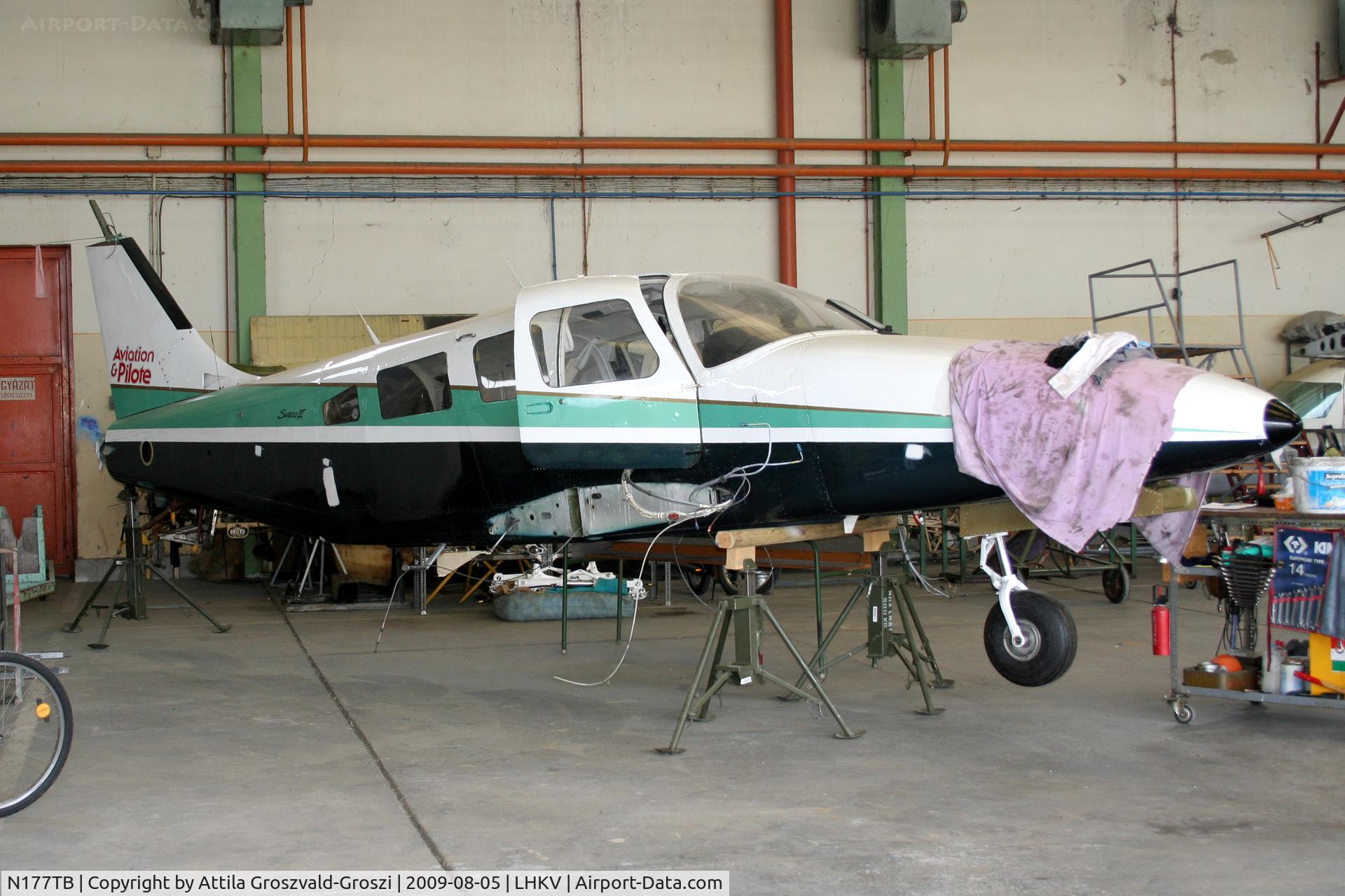 N177TB, Piper PA-34-220T Seneca C/N 34-8133001, Hungary-Kaposújlak airport hangar