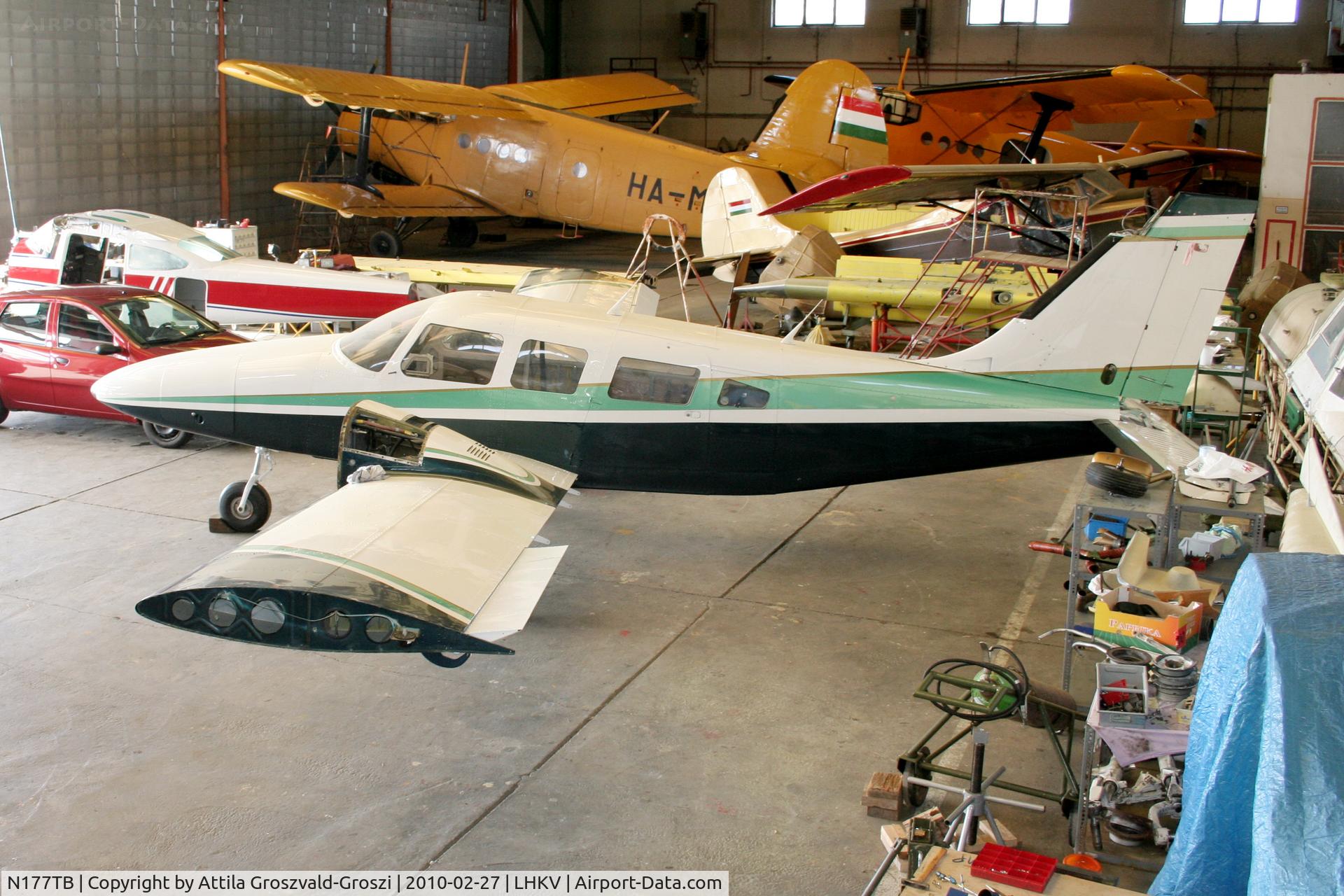 N177TB, Piper PA-34-220T Seneca C/N 34-8133001, Hungary-Kaposújlak airport hangar