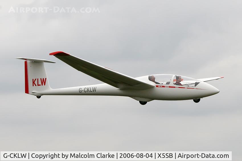 G-CKLW, 2005 Schleicher ASK-21 C/N 21799, Schleicher ASK-21 at the Yorkshire Gliding Club, Sutton Bank, UK in 2006.