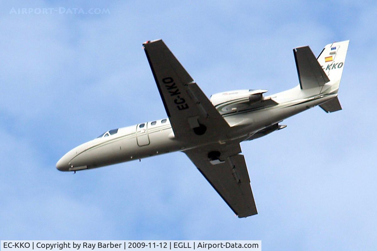 EC-KKO, 2001 Cessna 550 Citation Bravo C/N 550-0992, Cessna Citation Bravo [550-0992] Home~G 12/11/2009. Taken on approach 3 miles out 27R London Heathrow Airport.