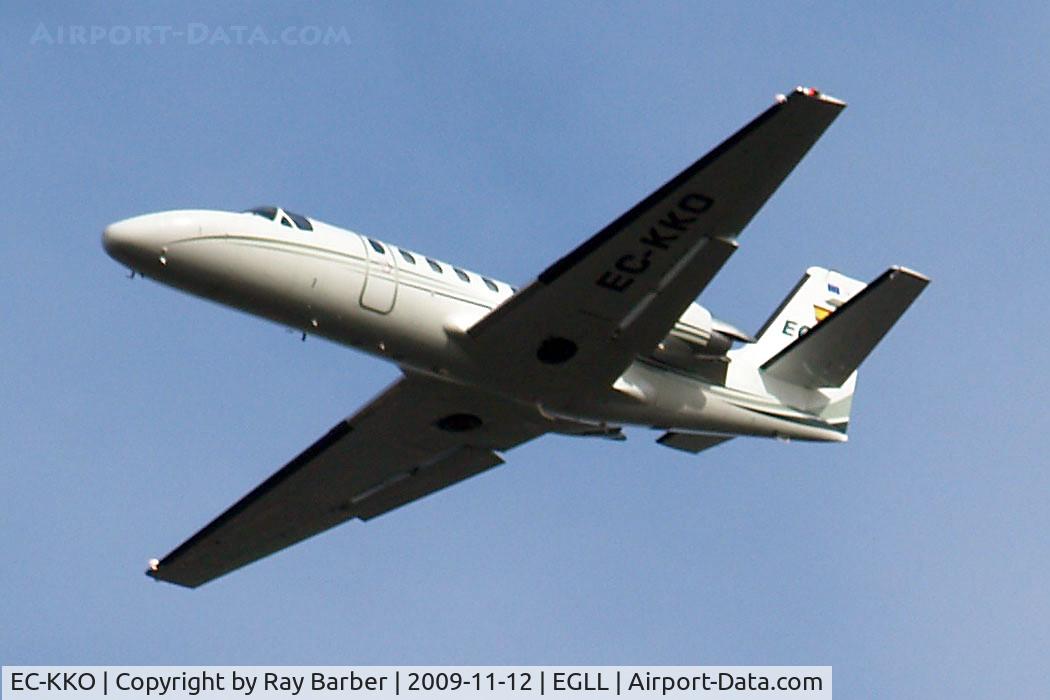 EC-KKO, 2001 Cessna 550 Citation Bravo C/N 550-0992, Cessna Citation Bravo [550-0992] Home~G 12/11/2009. Taken on approach 3 miles out 27R London Heathrow Airport.