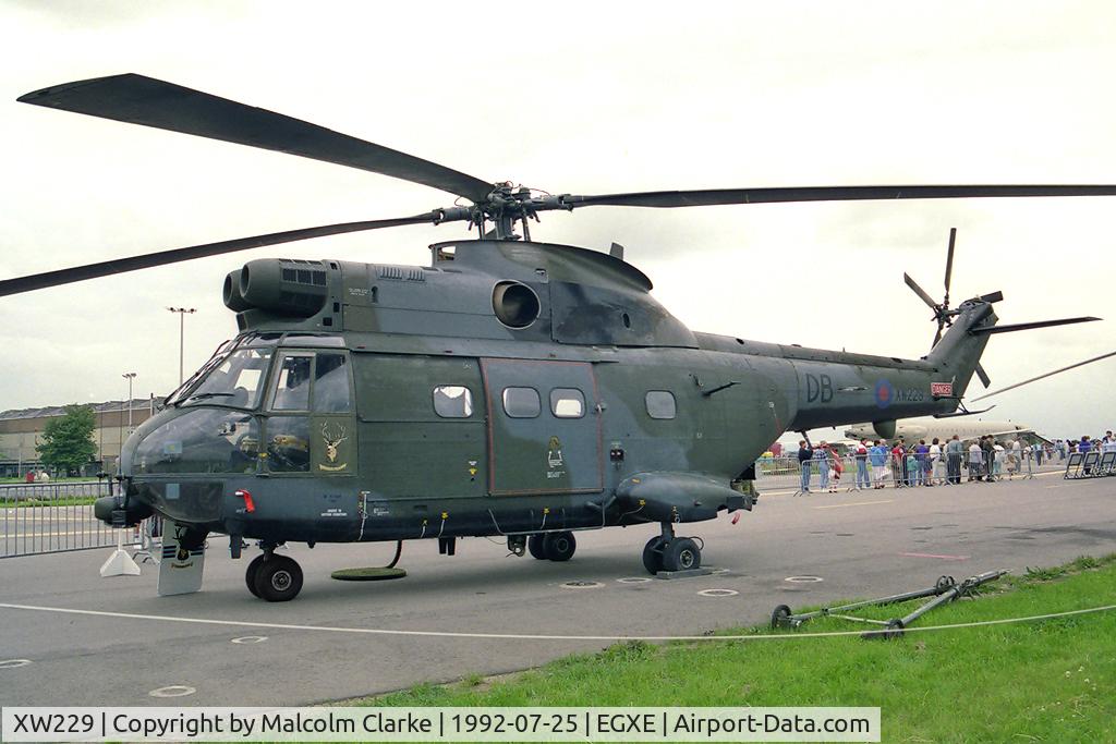 XW229, 1972 Westland Puma HC.1 C/N 1185, Westland SA-330E Puma HC1. From RAF No 33 Sqn, Odiham at RAF Leeming Country Fair and Air Show in 1992.