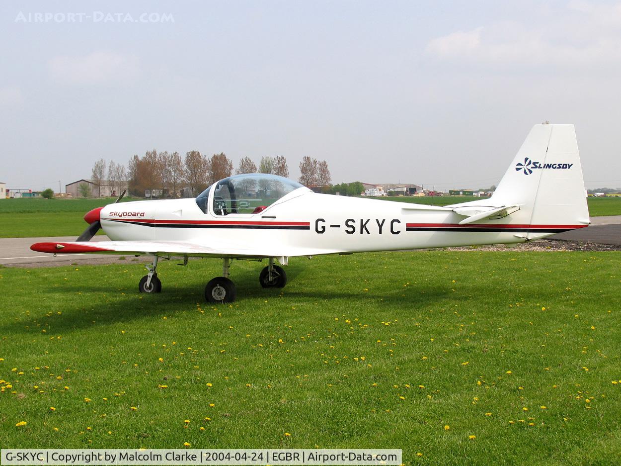 G-SKYC, 1984 Slingsby T-67M Firefly C/N 2009, Slingsby T-67M Firefly Mk2 at Breighton Airfield in 2004.