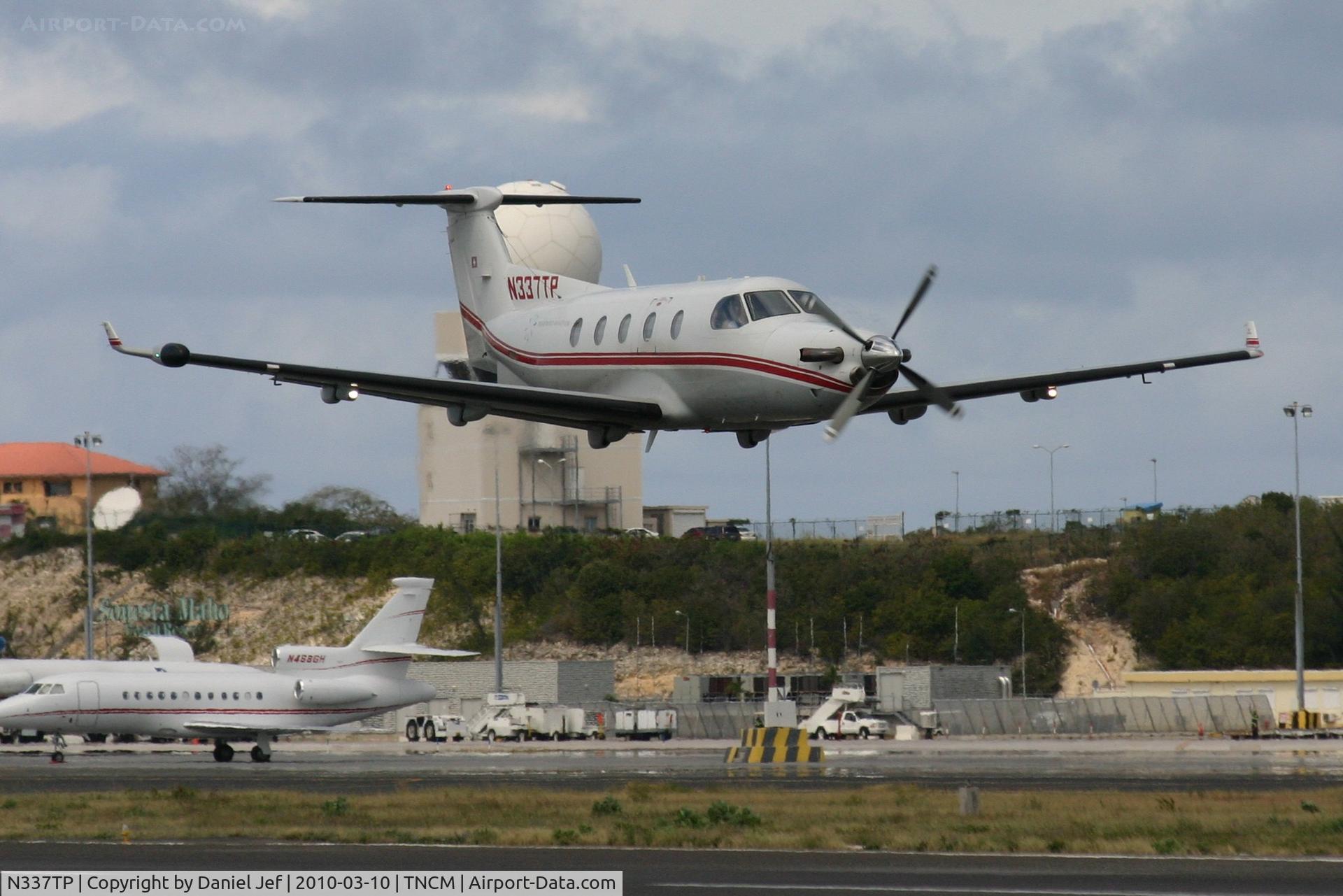 N337TP, 2000 Pilatus PC-12/45 C/N 326, Its flyby time for the N337TP at TNCM