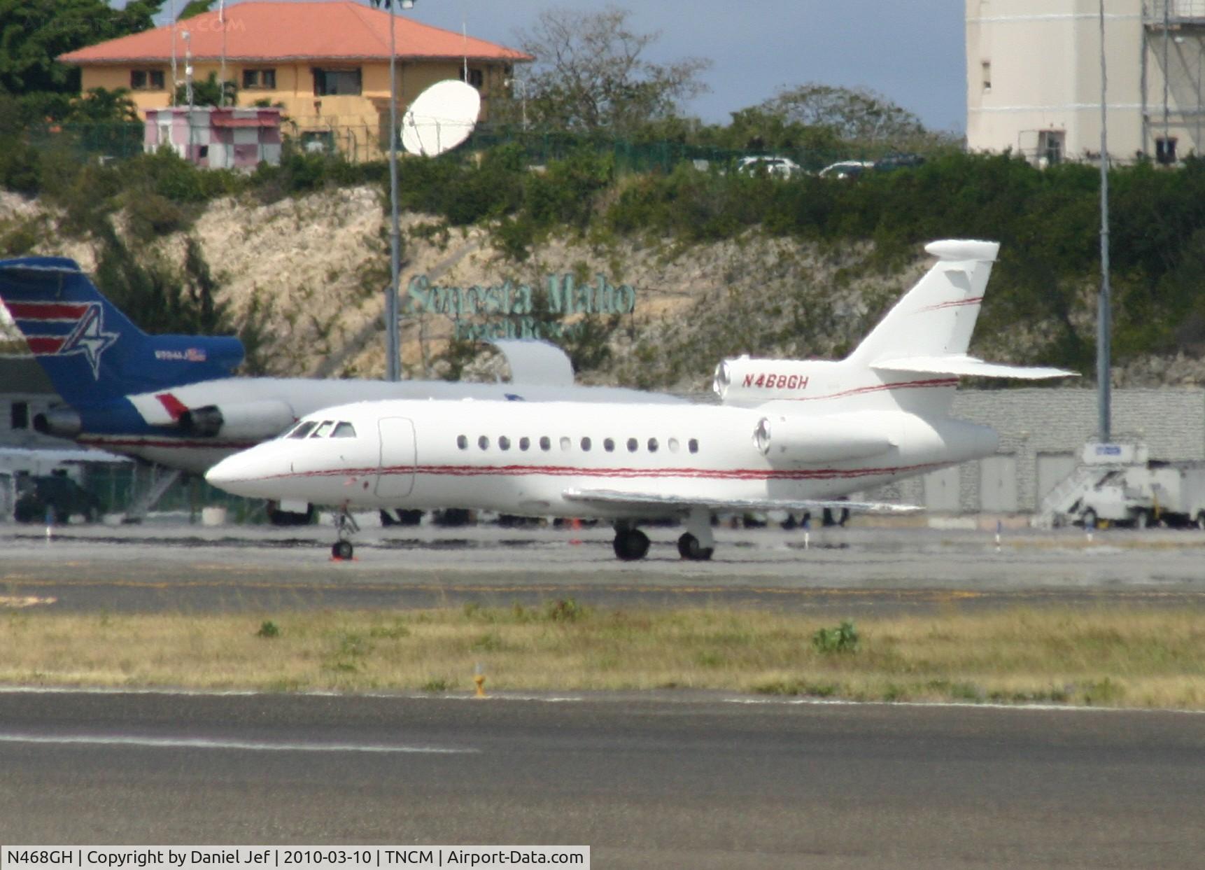 N468GH, 2001 Dassault Falcon 900 C/N 190, N468GH park at the main ramp at TNCM
