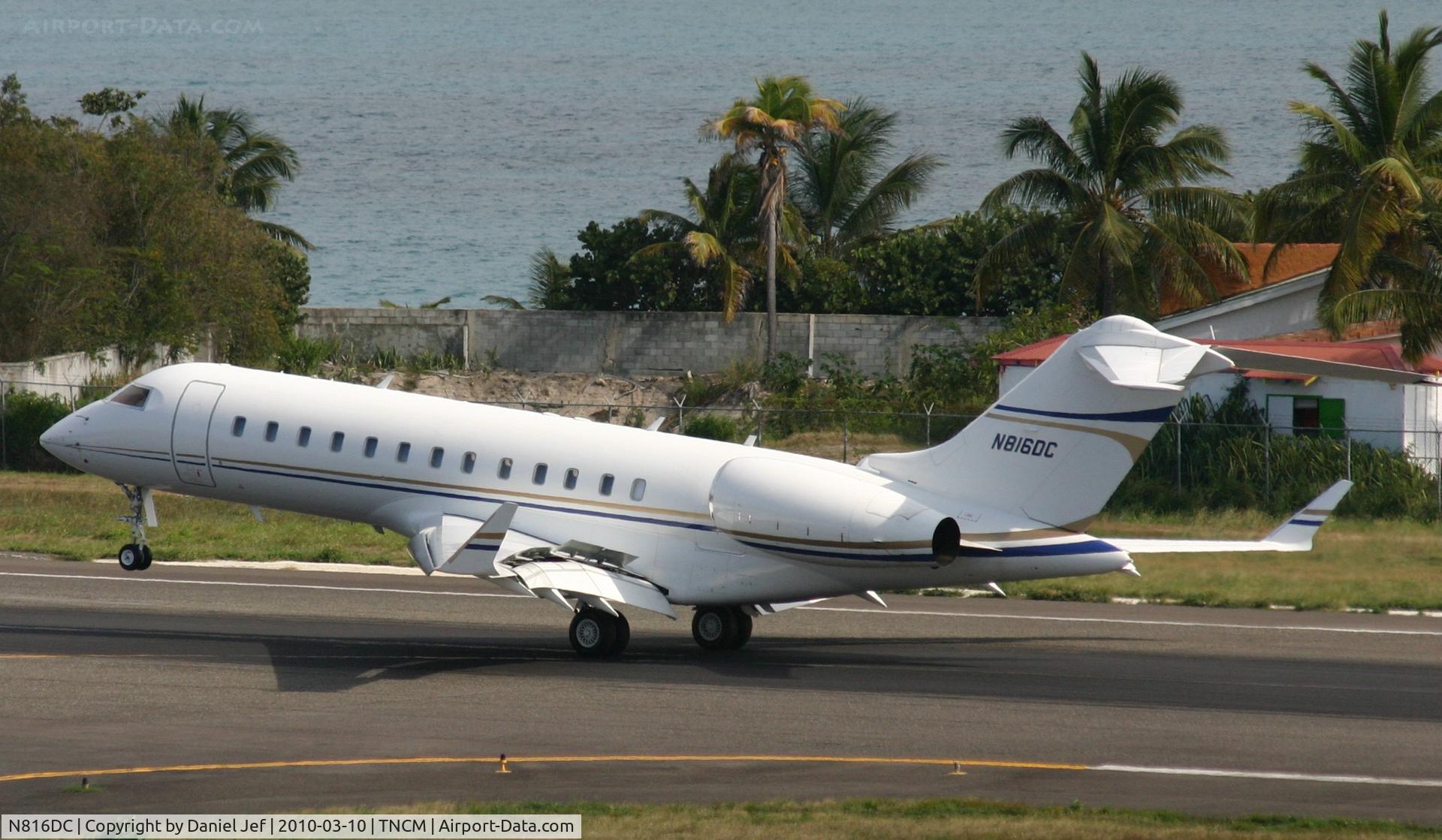N816DC, 2001 Bombardier BD-700-1A10 Global Express C/N 9025, N816DC landing at TNCM with half of there stopping power deployed