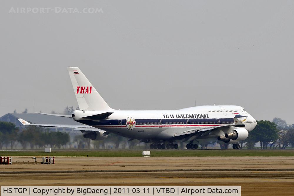 HS-TGP, 1994 Boeing 747-4D7 C/N 26610, Nose gear off the ground ... lift off