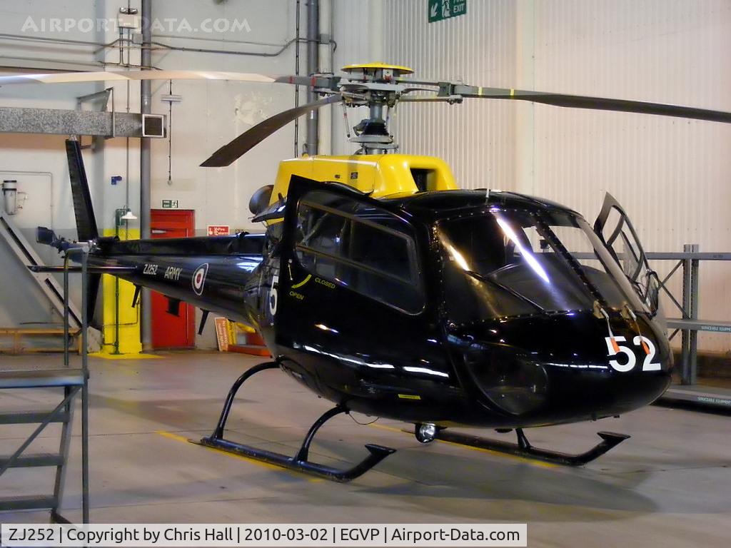 ZJ252, 1997 Eurocopter AS-350BB Squirrel HT2 Ecureuil C/N 3049, Army Air Corps 670 Sqn / 2 Regt - Eurocopter AS-350BB Squirrel HT2