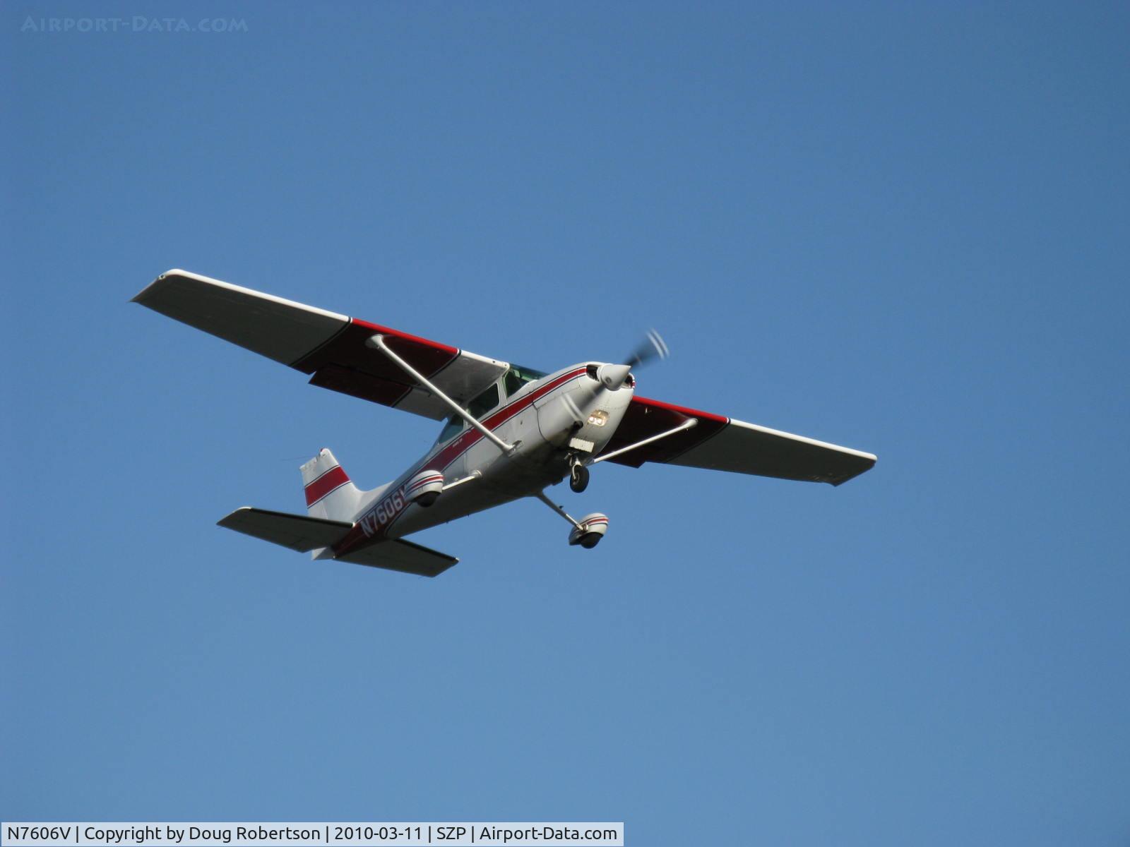 N7606V, 1977 Cessna R172K Hawk XP C/N R1722311, 1977 Cessna R172K HAWK SP, Continental IO-360-KB  195 Hp, CS prop, takeoff climb Rwy 22