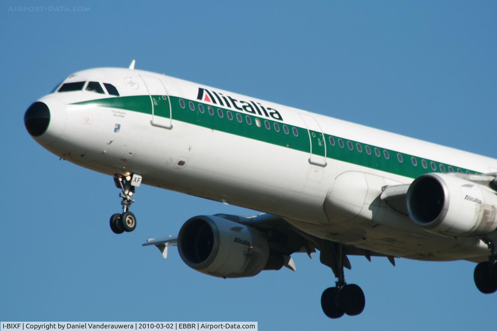 I-BIXF, 1995 Airbus A321-112 C/N 515, Arrival of flight AZ156 to RWY 25L