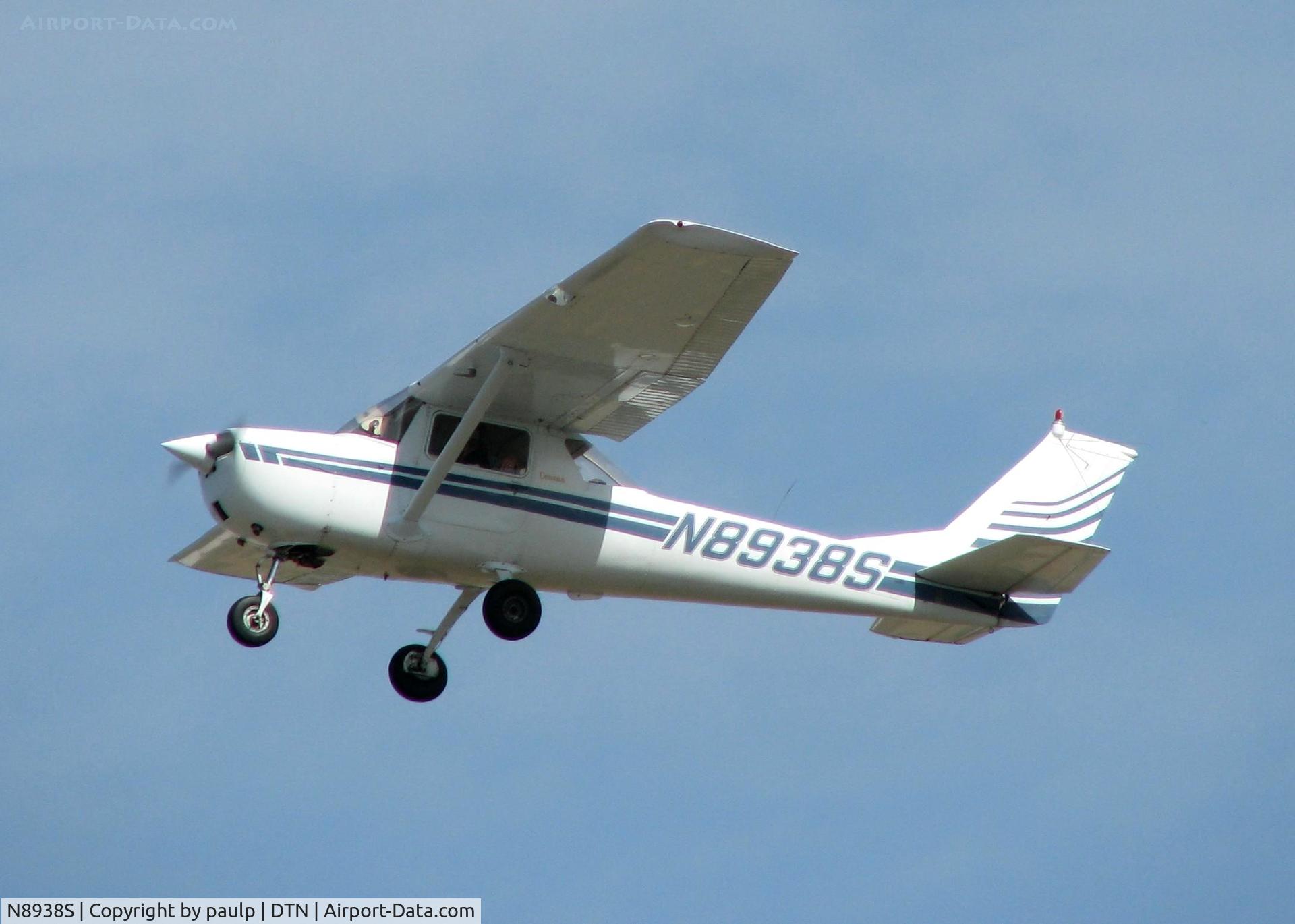 N8938S, 1965 Cessna 150F C/N 15062238, Off of runway 32 at Downtown Shreveport.