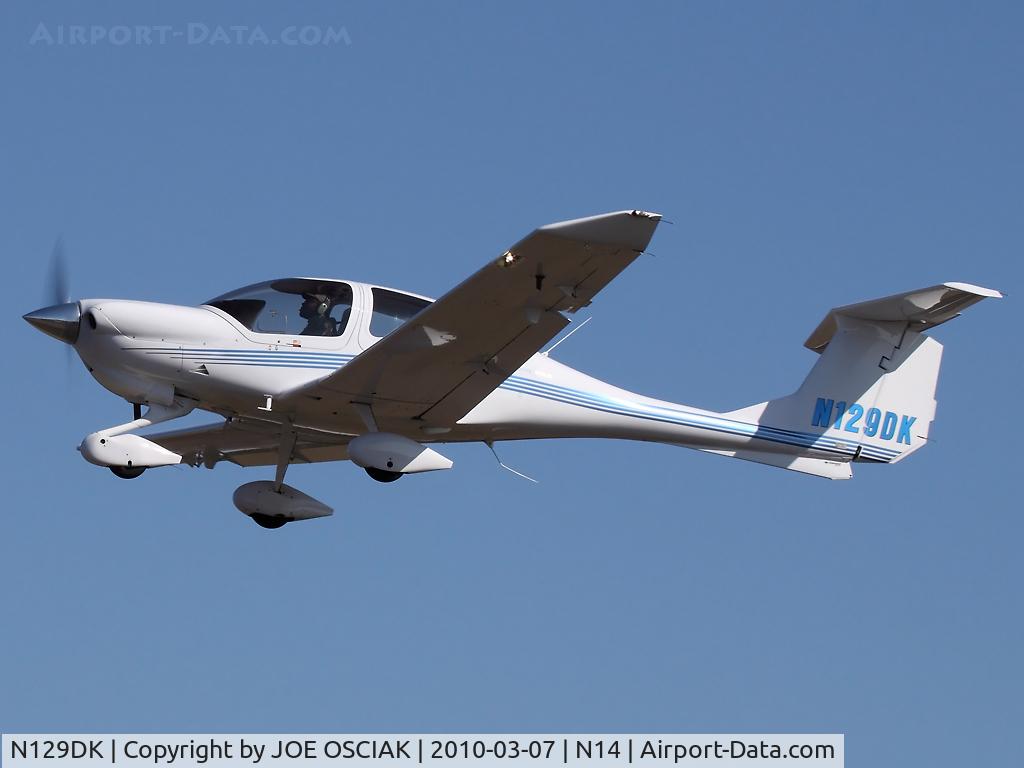 N129DK, 2004 Diamond DA-40 Diamond Star C/N 40.454, Leaving N14