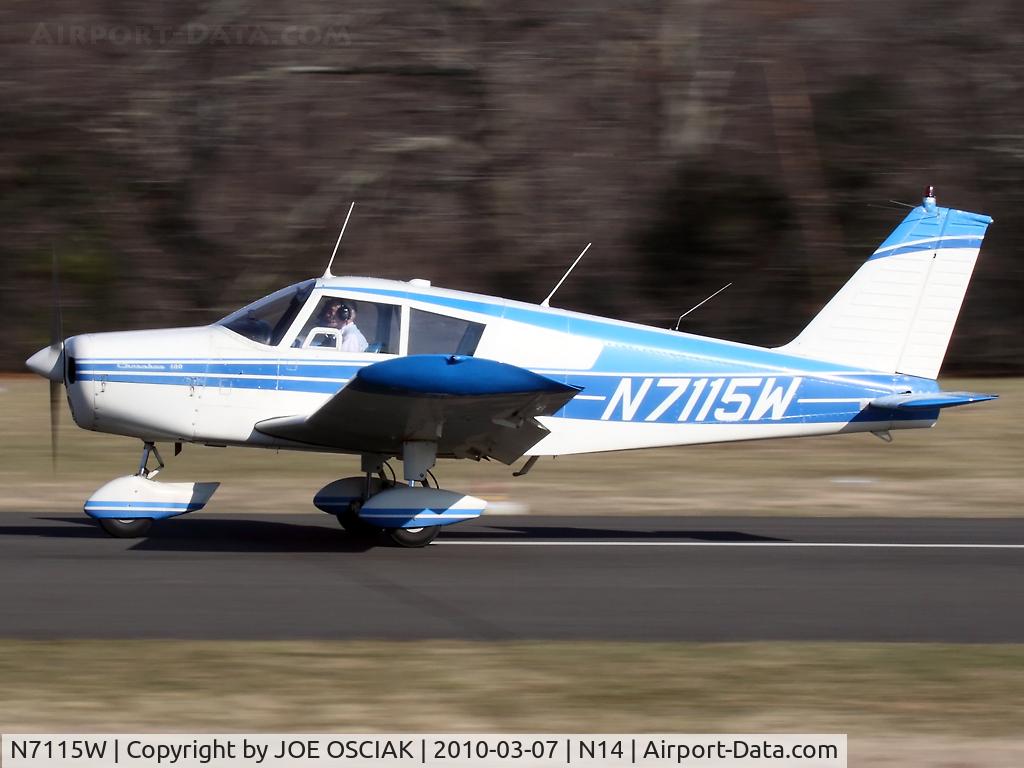 N7115W, 1962 Piper PA-28-180 C/N 28-906, Leaving N14