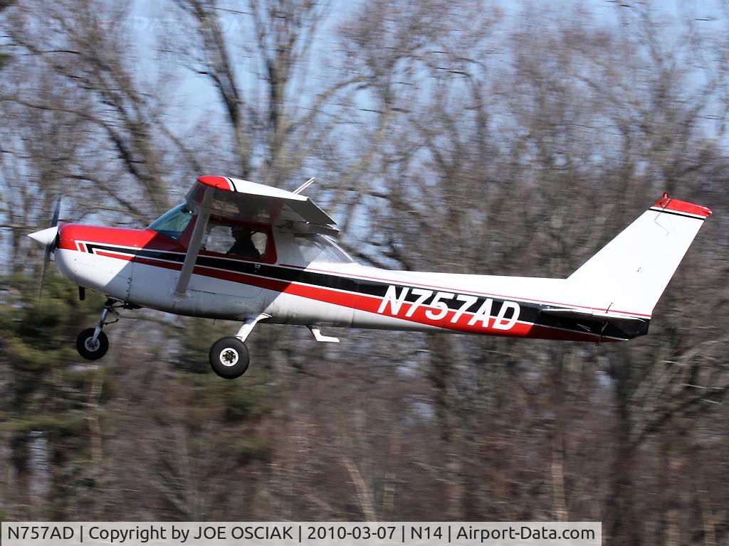 N757AD, 1977 Cessna 152 C/N 15279578, Leaving N14