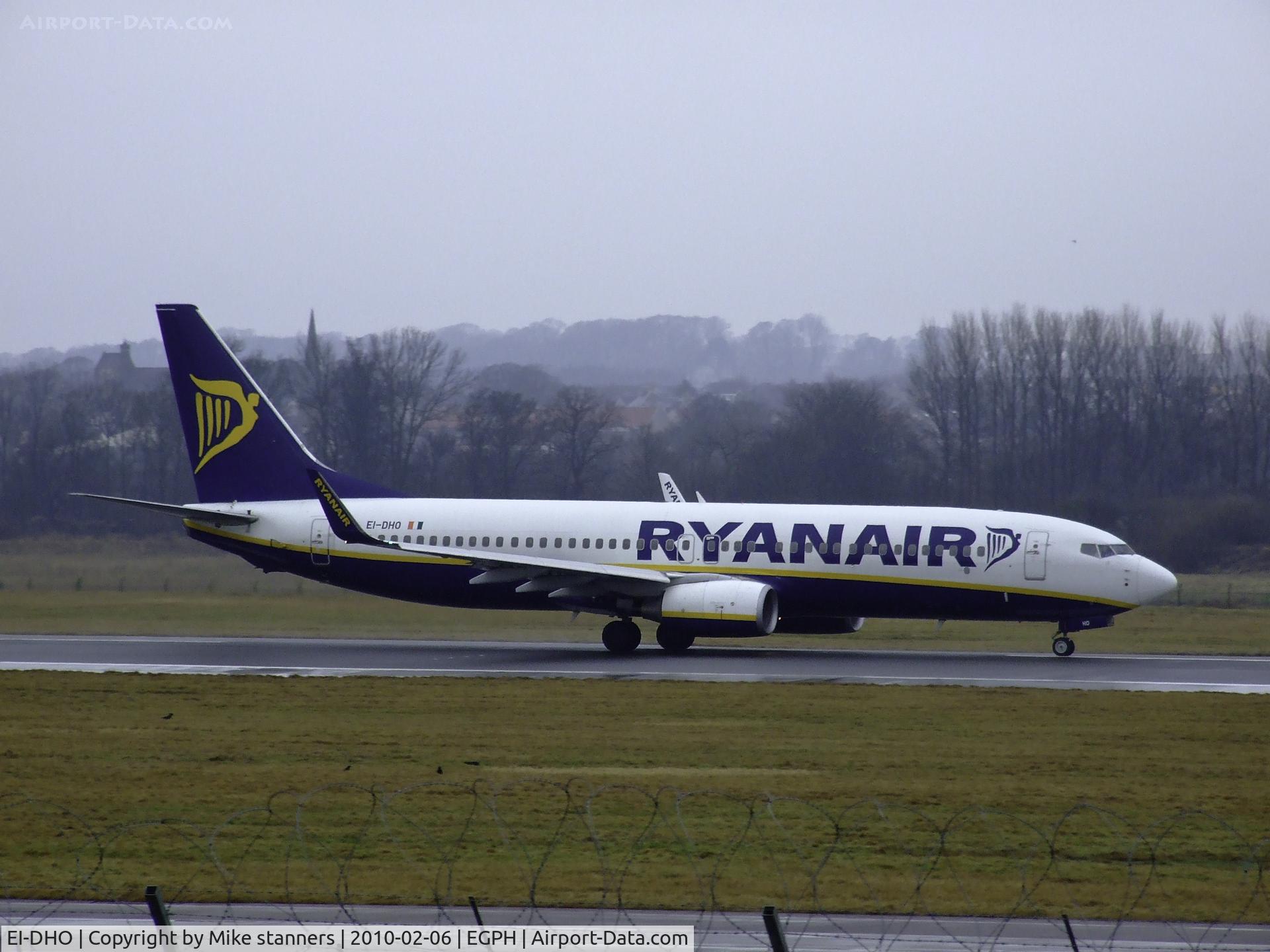 EI-DHO, 2005 Boeing 737-8AS C/N 33578, Ryanair Boeing 737-8AS thunders down runway 06 At EDI