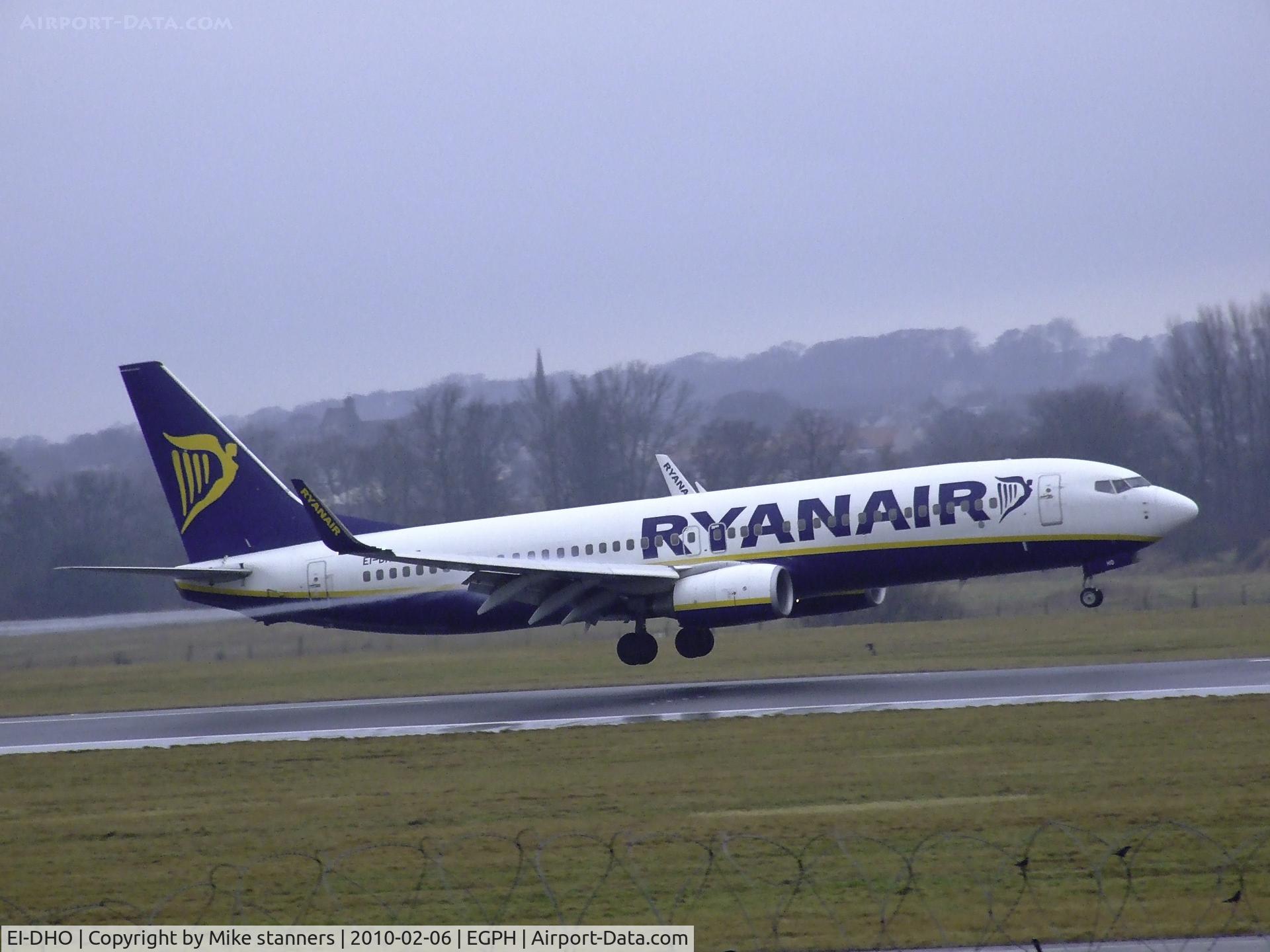 EI-DHO, 2005 Boeing 737-8AS C/N 33578, EI-DHO Just seconds from touching down on runway 06