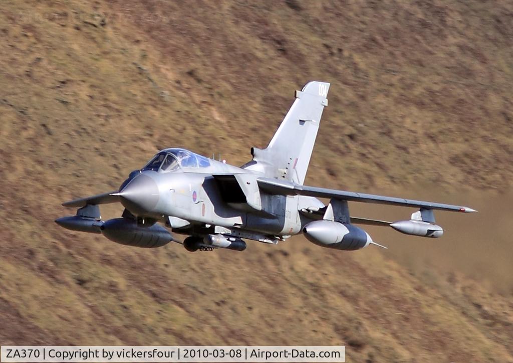 ZA370, 1982 Panavia Tornado GR.4A C/N 168/BS052/3084, Royal Air Force. Operated by the Marham Wing, coded '004'. Dunmail Raise, Cumbria.