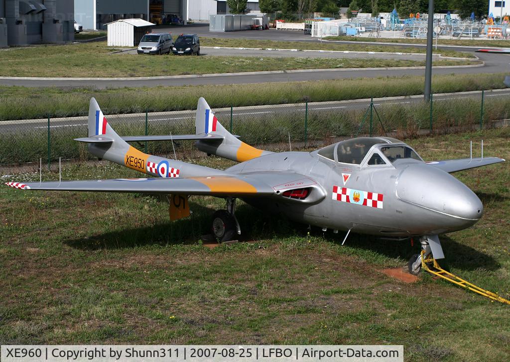 XE960, 1955 De Havilland DH-115 Vampire T.11 C/N 15668, Preserved inside Old Wings Association