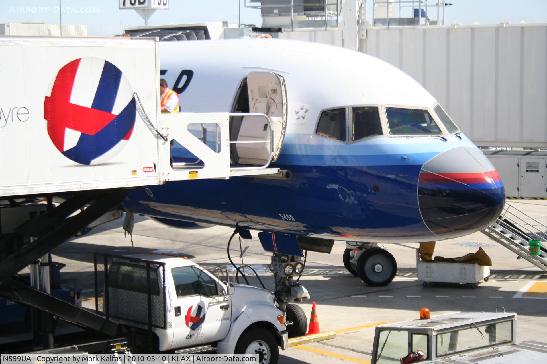 N559UA, 1992 Boeing 757-222 C/N 26657, United Airlines Boeing 757-222, N559UA, UAL843J at gate 70B KLAX preparing for a trip to KORD>
