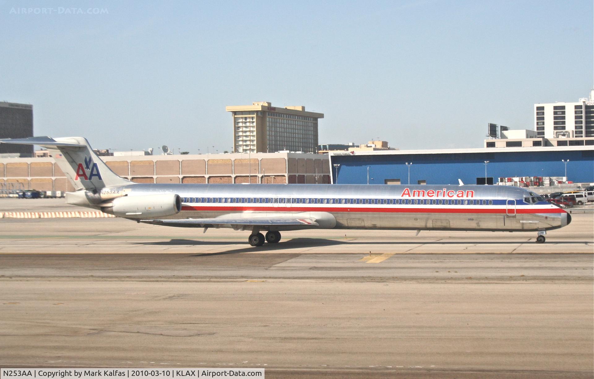 N253AA, 1984 McDonnell Douglas MD-82 (DC-9-82) C/N 49286, American Airlines Mcdonnell Douglas DC-9-82(MD-82), N253AA, AAL2446 to KDAL, taxiway Bravo to 25R KLAX.