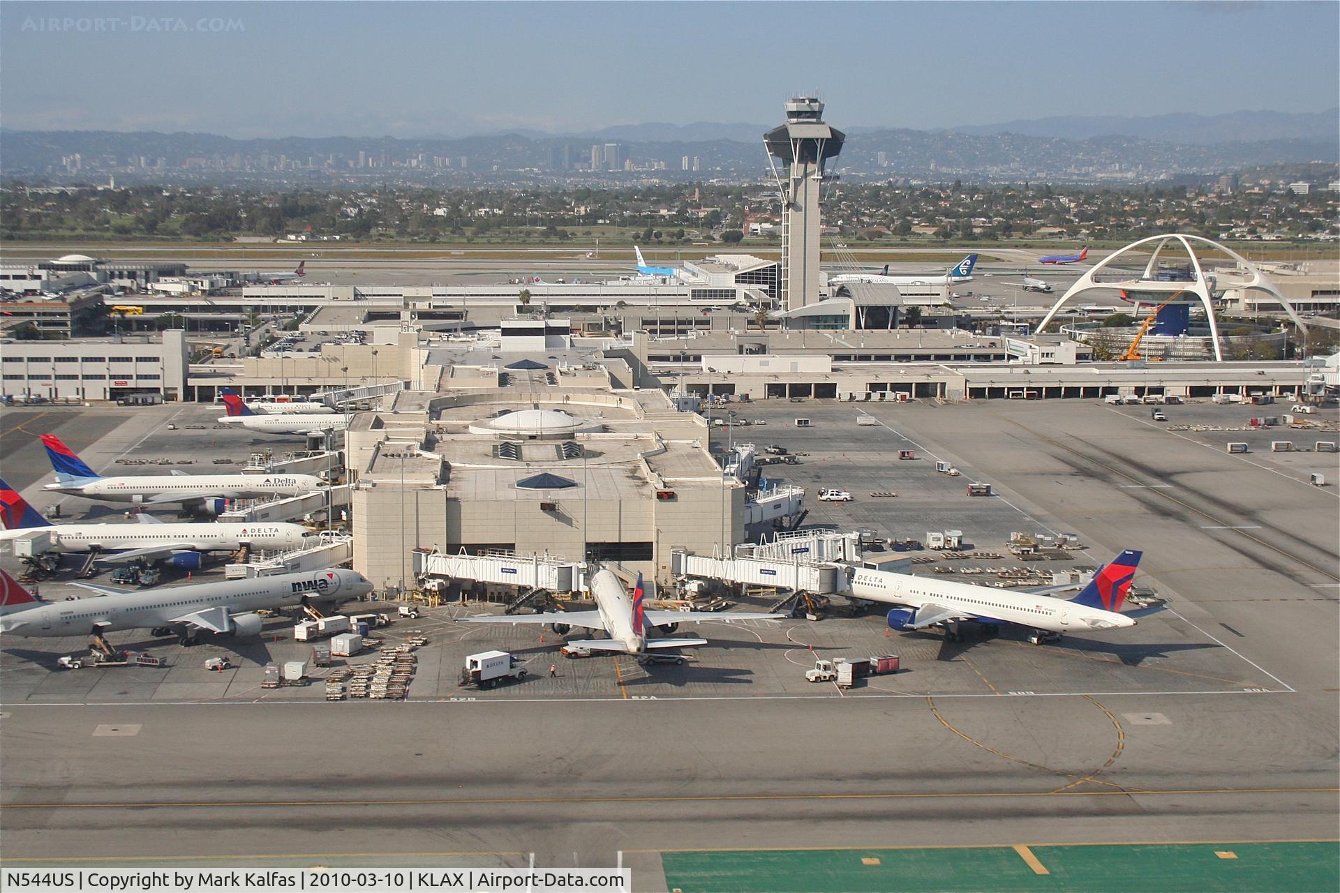 N544US, 1996 Boeing 757-251 C/N 26491, A nice view of the assortment of 75's that Delta now owns with N544US on the far right at Terminal 5, Gate 50A KLAX