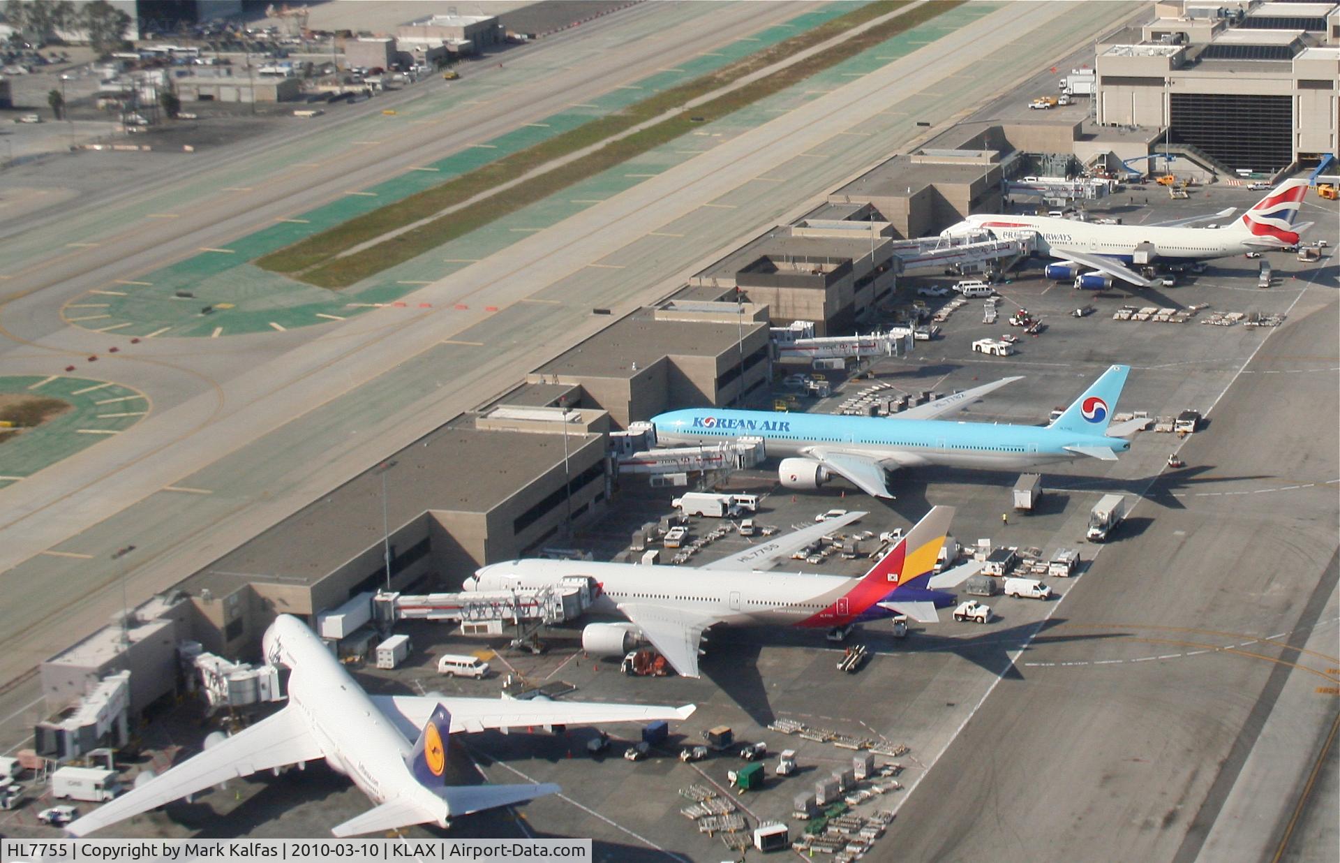 HL7755, 2007 Boeing 777-28E/ER C/N 30861, Asiana Airlines Boeing 777-28E/ER (second from bottom) at the Bradley International Terminal KLAX.