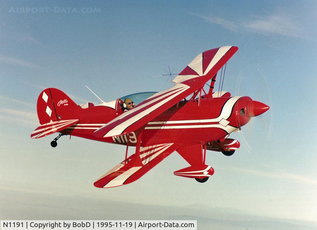 N1191, 1993 Aviat Pitts S-2B Special C/N 5284, Dave Hermance in his Pitts.