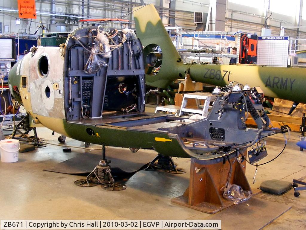 ZB671, Westland SA-341B Gazelle AH1 C/N 1958, Westland Gazelle AH.1 undergoing maintenance with the Gazelle Depth Support Hub