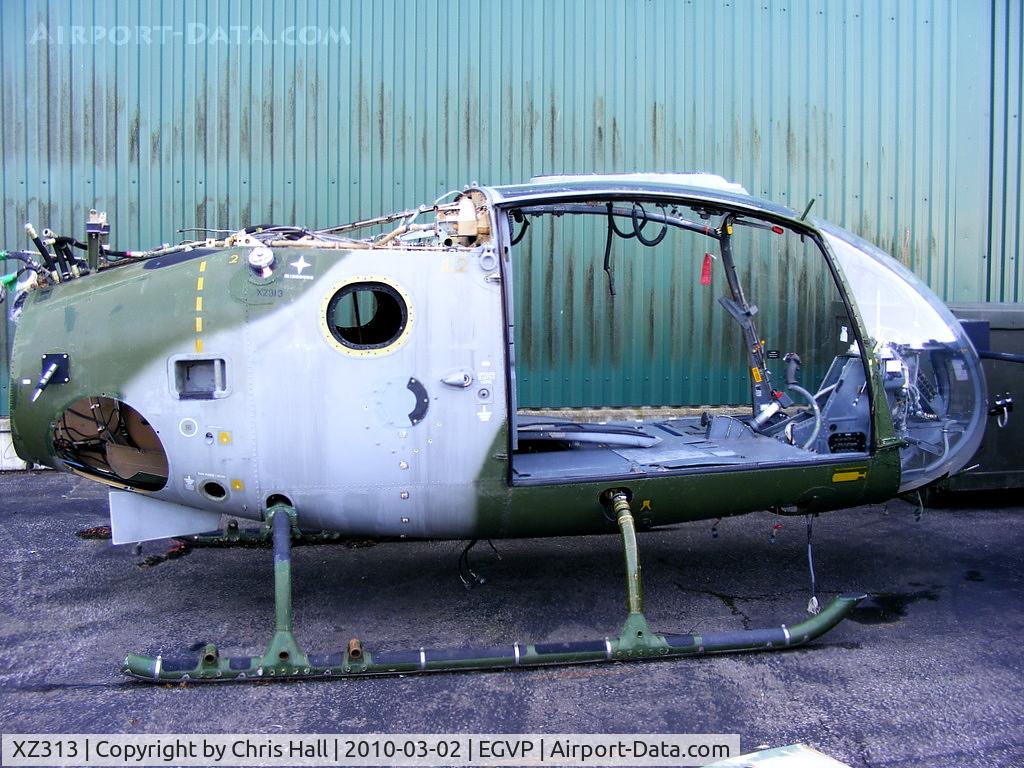 XZ313, 1976 Westland SA-341B Gazelle AH1 C/N 1582, Westland Gazelle AH.1 stripped of all useable parts