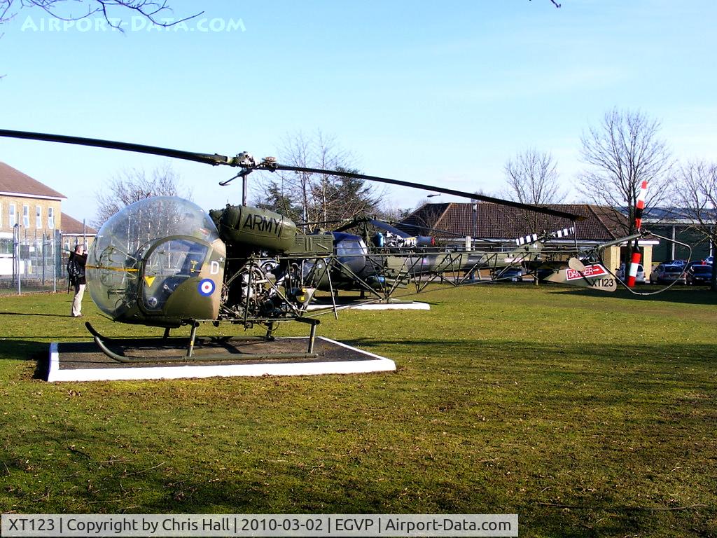 XT123, 1964 Westland Sioux AH.1 C/N 1589, Westland-Bell Sioux AH1 AAC Middle Wallop gate guard