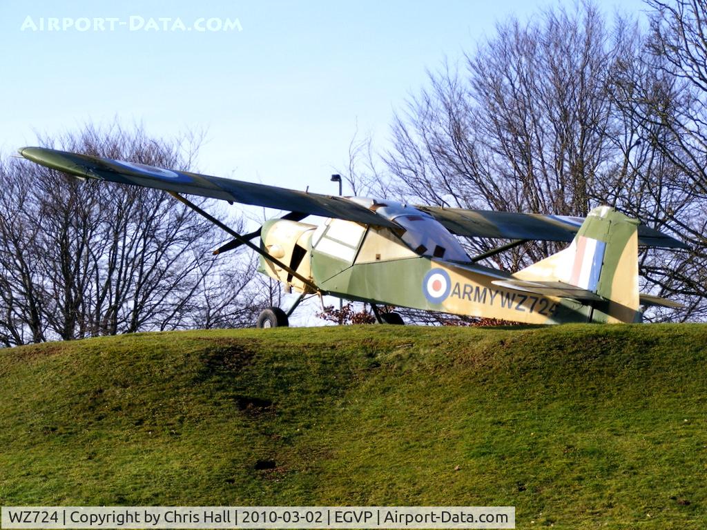 WZ724, 1955 Auster AOP.9 C/N B5/10/50, AAC Middle Wallop gate guard