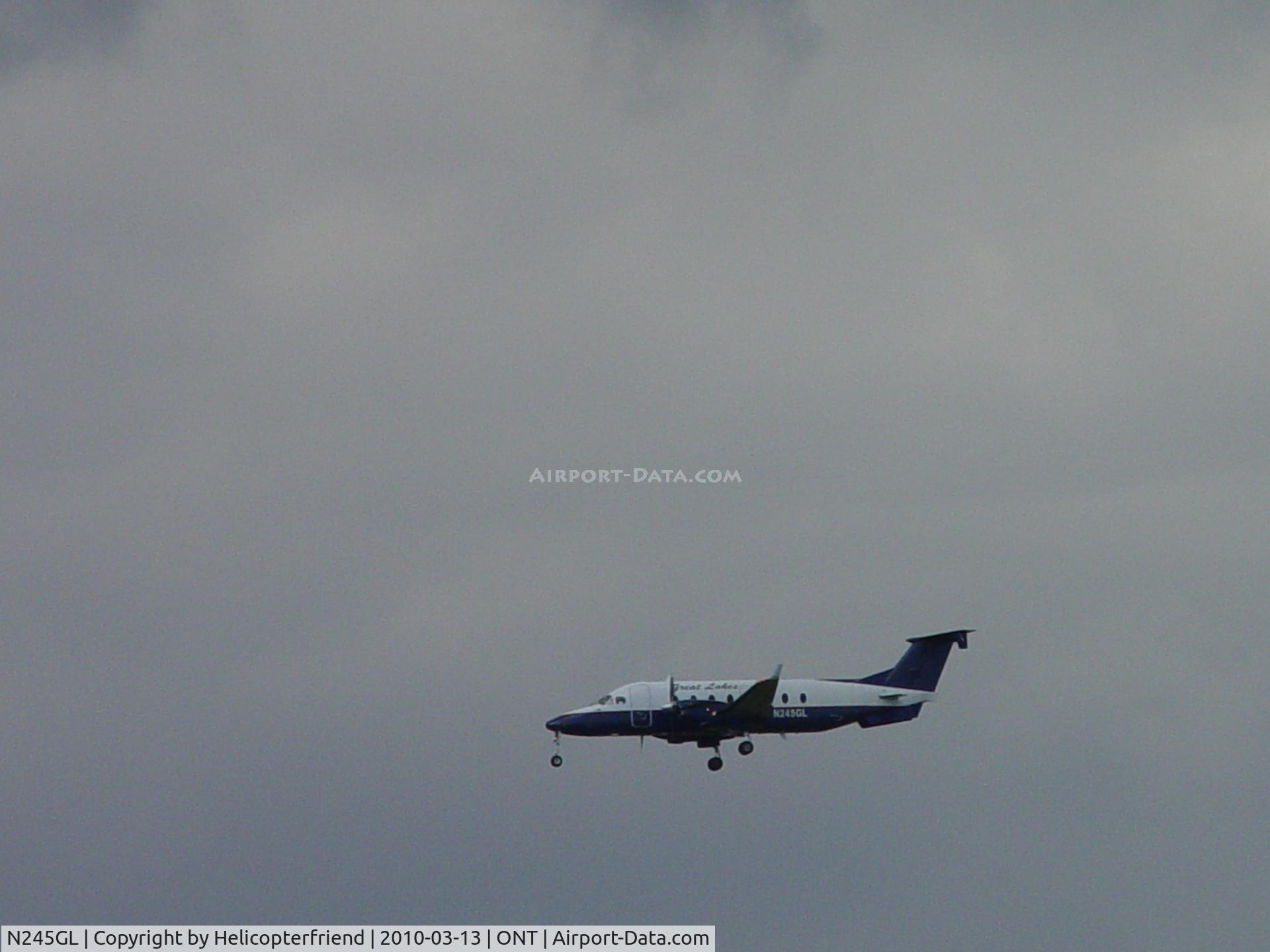 N245GL, 1996 Beech 1900D C/N UE-245, On final to Ontario