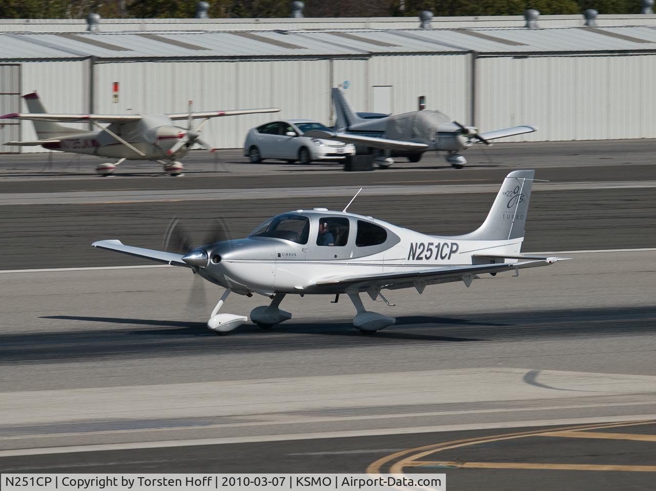N251CP, 2008 Cirrus SR22 C/N 3176, N251CP departing from RWY 21