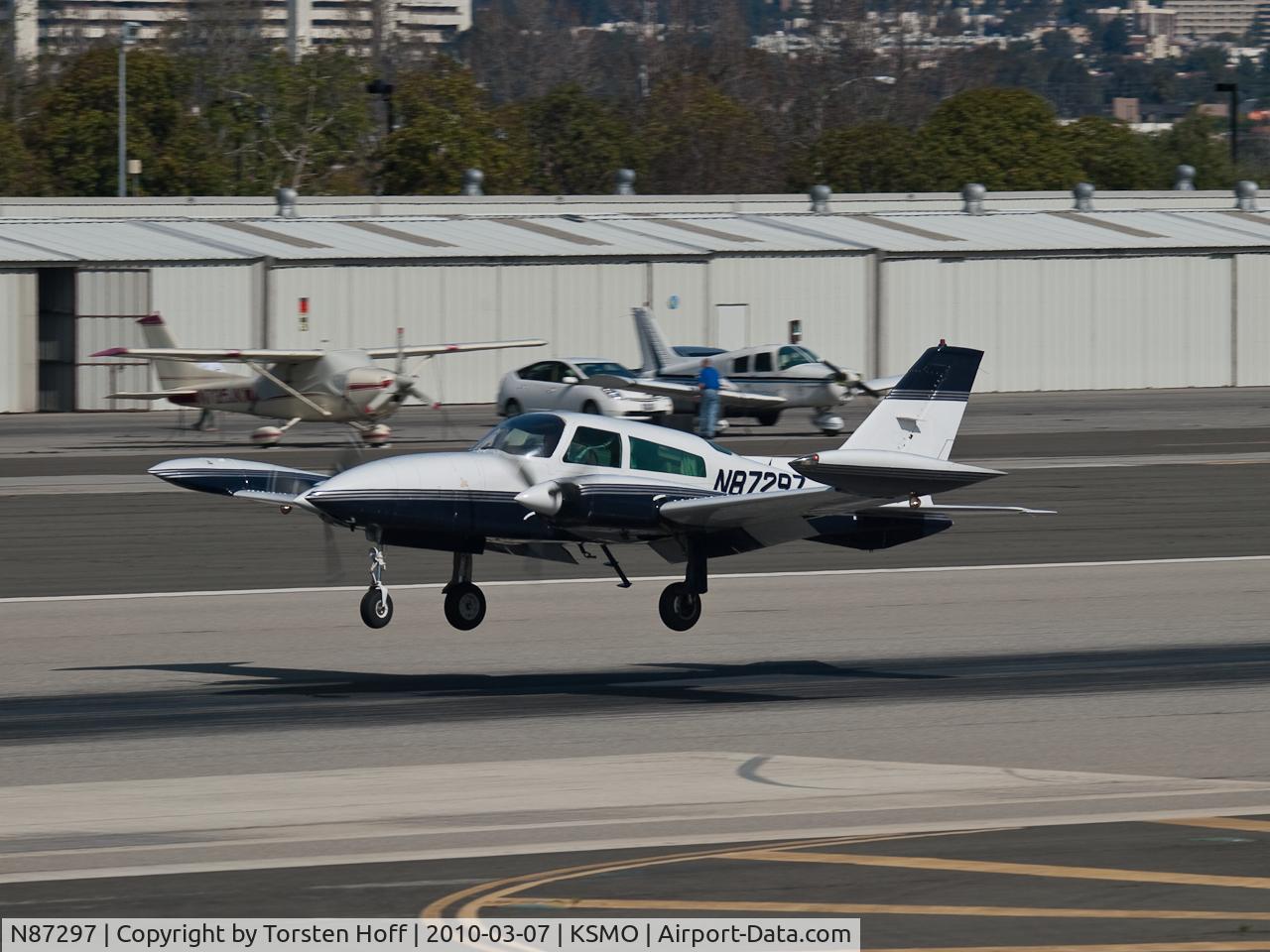 N87297, 1975 Cessna 310R C/N 310R0506, N87297 arriving on RWY 21