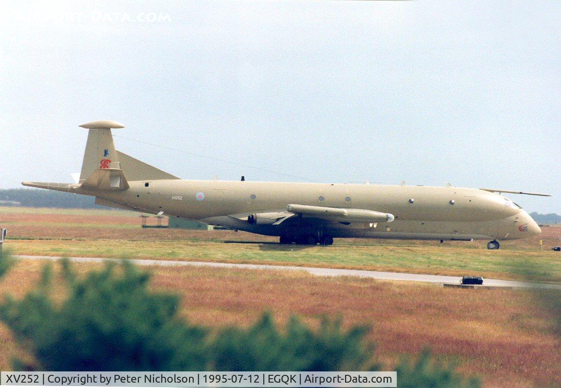 XV252, Hawker Siddeley Nimrod MR.2 C/N 8027, Nimrod MR.2 taxying to the apron at RAF Kinloss in the Summer of 1995.